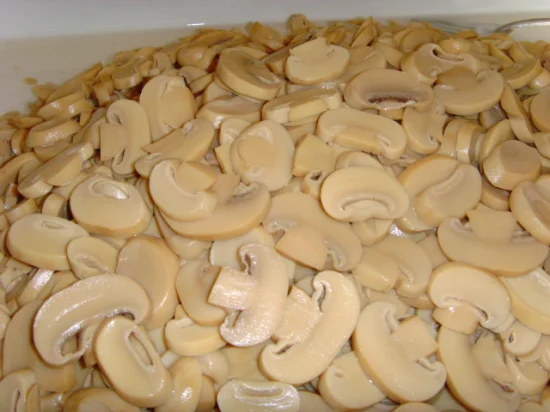 Tranche de champignons entiers en conserve de bonne qualité dans des aliments en conserve en provenance de Chine